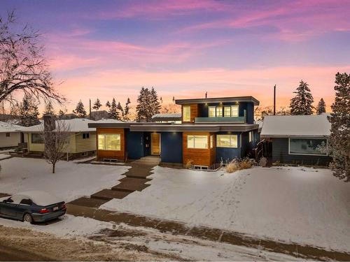 116 Westview Drive Sw, Calgary, AB - Outdoor With Facade