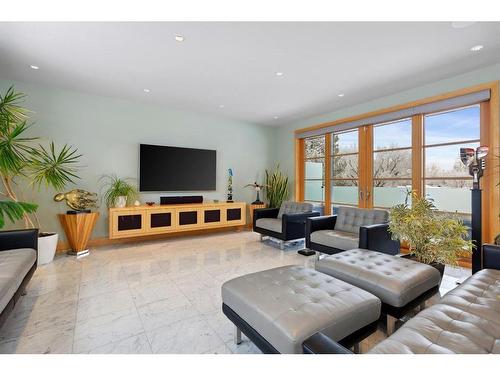 116 Westview Drive Sw, Calgary, AB - Indoor Photo Showing Living Room