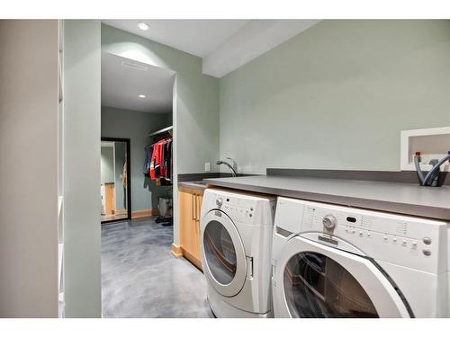 116 Westview Drive Sw, Calgary, AB - Indoor Photo Showing Laundry Room