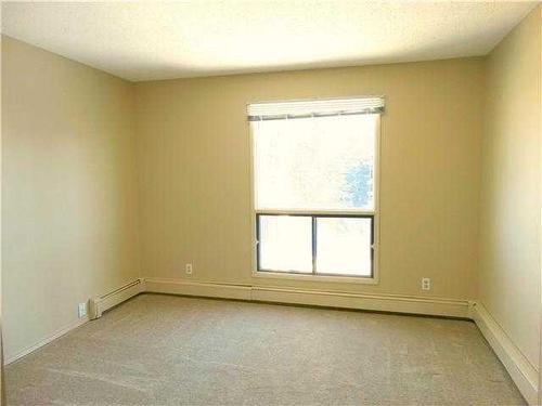 135-10120 Brookpark Boulevard Sw, Calgary, AB - Indoor Photo Showing Other Room