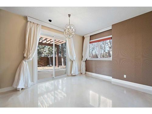 192 Slopeview Drive Sw, Calgary, AB - Indoor Photo Showing Other Room