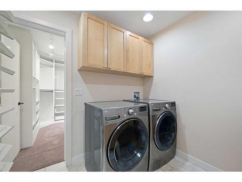 192 Slopeview Drive Sw, Calgary, AB - Indoor Photo Showing Laundry Room