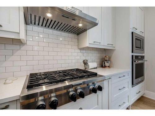1208 Richland Road Ne, Calgary, AB - Indoor Photo Showing Kitchen With Upgraded Kitchen