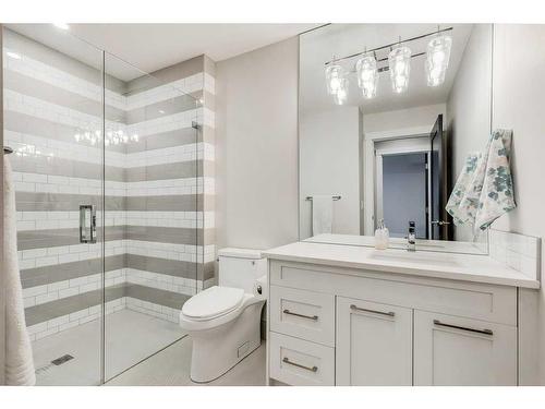 1208 Richland Road Ne, Calgary, AB - Indoor Photo Showing Bathroom