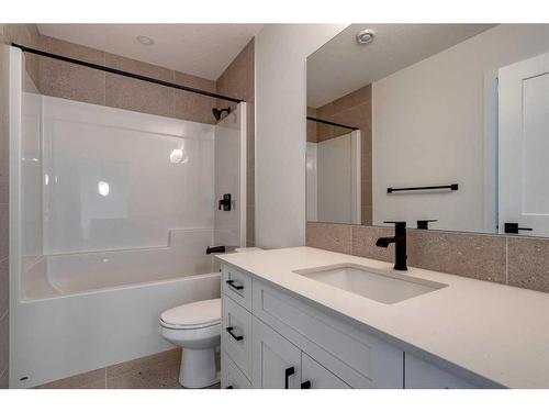 6201-200 Seton Circle Se, Calgary, AB - Indoor Photo Showing Bathroom