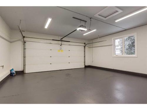 507 Willow Brook Drive Se, Calgary, AB - Indoor Photo Showing Garage