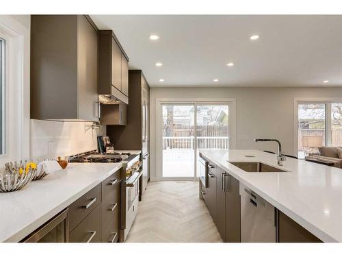 507 Willow Brook Drive Se, Calgary, AB - Indoor Photo Showing Kitchen