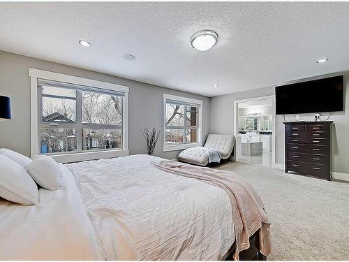 2515 3 Avenue Nw, Calgary, AB - Indoor Photo Showing Bedroom