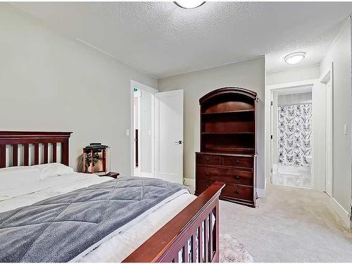 2515 3 Avenue Nw, Calgary, AB - Indoor Photo Showing Bedroom