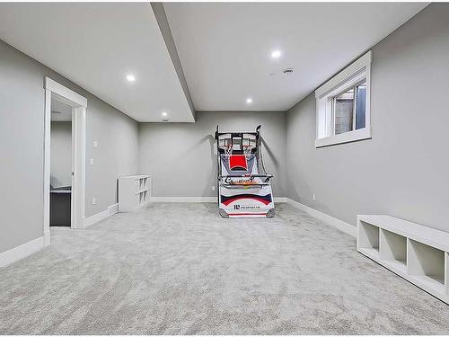 2515 3 Avenue Nw, Calgary, AB - Indoor Photo Showing Other Room