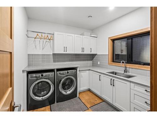 825 14Th Street, Canmore, AB - Indoor Photo Showing Laundry Room