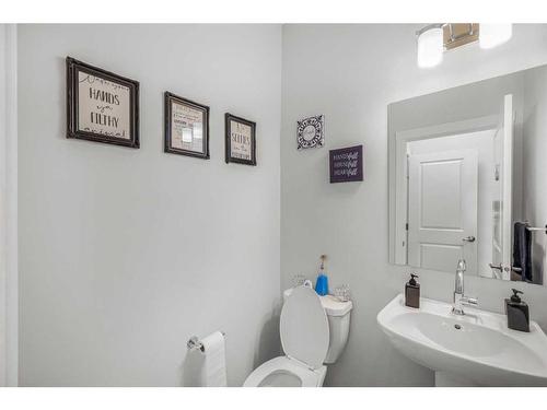 628 Livingston Way Ne, Calgary, AB - Indoor Photo Showing Bathroom