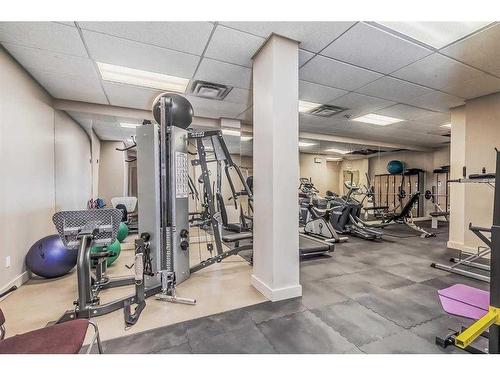 407-429 14 Street Nw, Calgary, AB - Indoor Photo Showing Gym Room