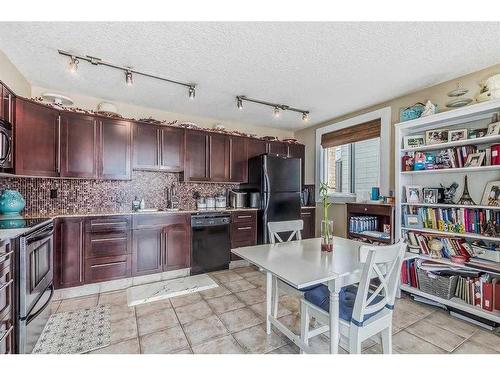 407-429 14 Street Nw, Calgary, AB - Indoor Photo Showing Kitchen