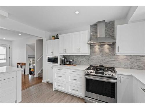5620 37 Street Sw, Calgary, AB - Indoor Photo Showing Kitchen With Upgraded Kitchen
