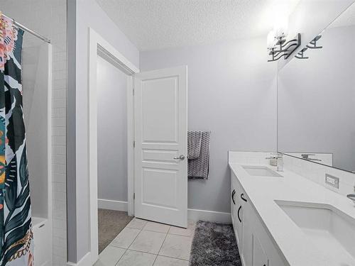 441 Kinniburgh Cove, Chestermere, AB - Indoor Photo Showing Bathroom