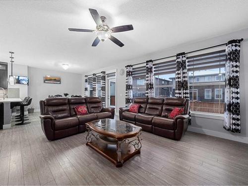 441 Kinniburgh Cove, Chestermere, AB - Indoor Photo Showing Living Room
