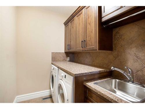 1025 Coopers Drive Sw, Airdrie, AB - Indoor Photo Showing Laundry Room