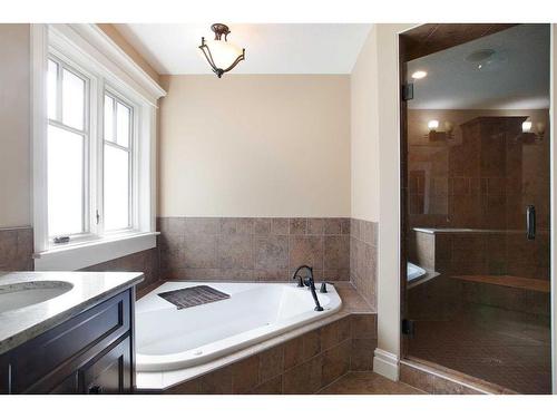 1025 Coopers Drive Sw, Airdrie, AB - Indoor Photo Showing Bathroom