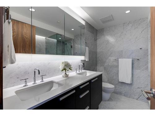 811-738 1 Avenue Sw, Calgary, AB - Indoor Photo Showing Bathroom