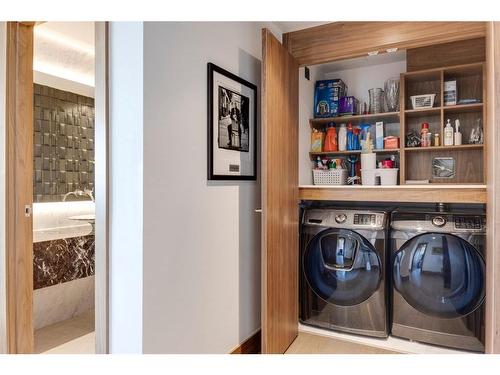 811-738 1 Avenue Sw, Calgary, AB - Indoor Photo Showing Laundry Room