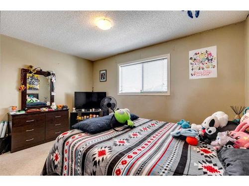241 Saddlebrook Point Ne, Calgary, AB - Indoor Photo Showing Bedroom