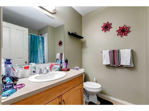 241 Saddlebrook Point Ne, Calgary, AB - Indoor Photo Showing Bathroom