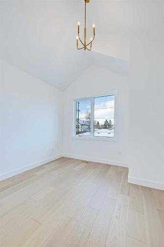 2028 Bowness Road Nw, Calgary, AB - Indoor Photo Showing Other Room