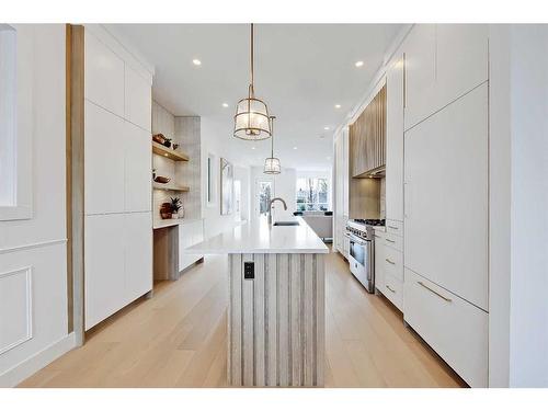2028 Bowness Road Nw, Calgary, AB - Indoor Photo Showing Kitchen With Upgraded Kitchen