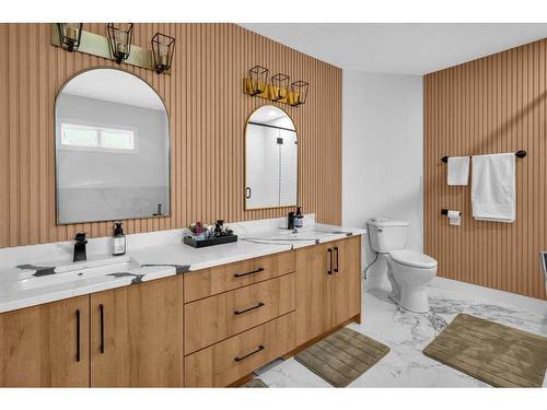 3316 36 Avenue Sw, Calgary, AB - Indoor Photo Showing Bathroom