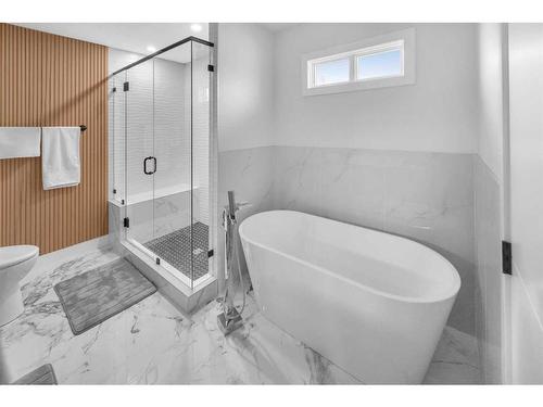 3316 36 Avenue Sw, Calgary, AB - Indoor Photo Showing Bathroom