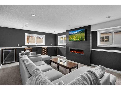 3316 36 Avenue Sw, Calgary, AB - Indoor Photo Showing Living Room