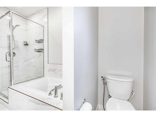 537 Marine Drive Se, Calgary, AB - Indoor Photo Showing Bathroom