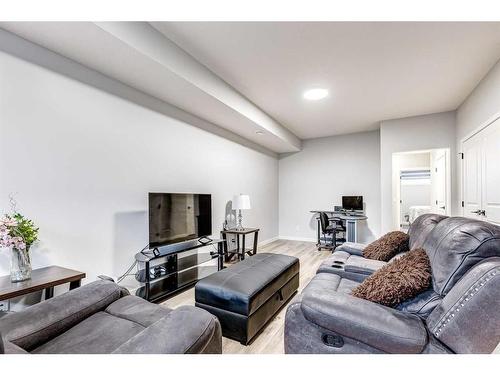537 Marine Drive Se, Calgary, AB - Indoor Photo Showing Living Room