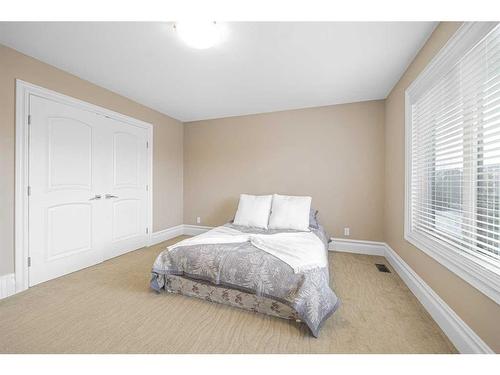 235 Coopers Hill Sw, Airdrie, AB - Indoor Photo Showing Bedroom