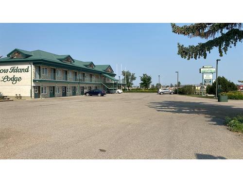 230 7 Avenue, Bow Island, AB 