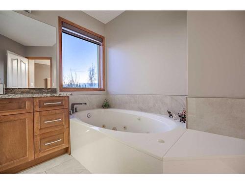 30 Rocky Ridge Landing Nw, Calgary, AB - Indoor Photo Showing Bathroom