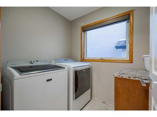 30 Rocky Ridge Landing Nw, Calgary, AB - Indoor Photo Showing Laundry Room