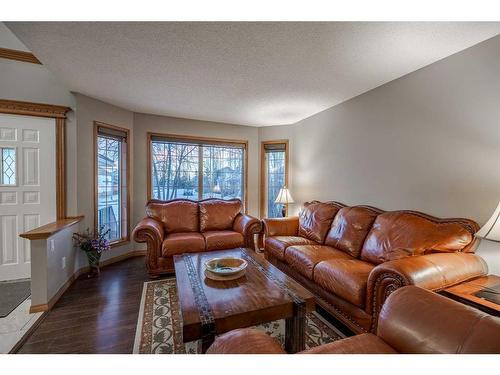 30 Rocky Ridge Landing Nw, Calgary, AB - Indoor Photo Showing Living Room
