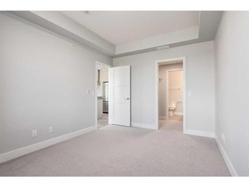 2103-2117 81 Street Sw, Calgary, AB - Indoor Photo Showing Other Room