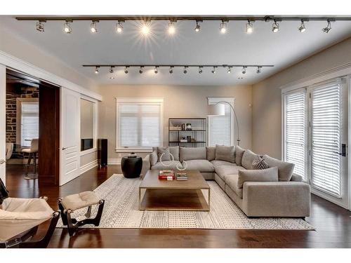 44 Aspen Ridge Heights Sw, Calgary, AB - Indoor Photo Showing Living Room