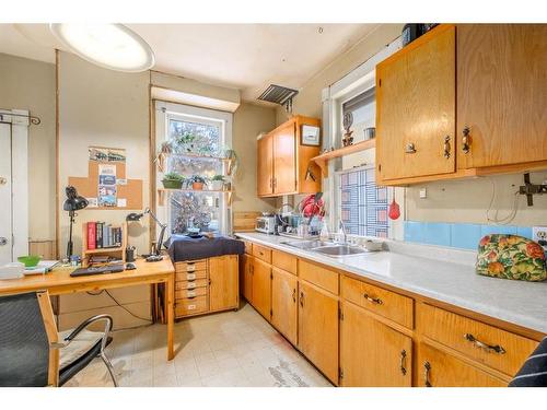 318 21 Avenue Sw, Calgary, AB - Indoor Photo Showing Kitchen With Double Sink