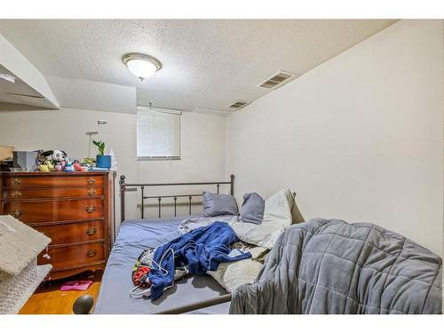 318 21 Avenue Sw, Calgary, AB - Indoor Photo Showing Bedroom