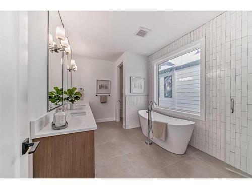 176 Lissington Drive Sw, Calgary, AB - Indoor Photo Showing Bathroom