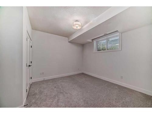 176 Lissington Drive Sw, Calgary, AB - Indoor Photo Showing Other Room