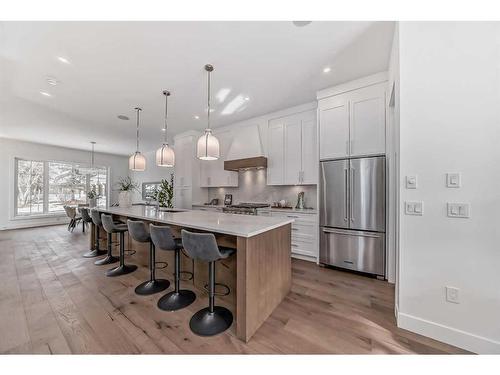 176 Lissington Drive Sw, Calgary, AB - Indoor Photo Showing Kitchen With Upgraded Kitchen