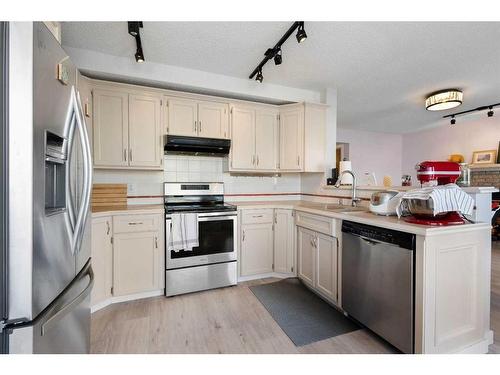 65 Scanlon Hill Nw, Calgary, AB - Indoor Photo Showing Kitchen