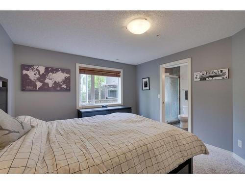 302-2306 17B Street Sw, Calgary, AB - Indoor Photo Showing Bedroom