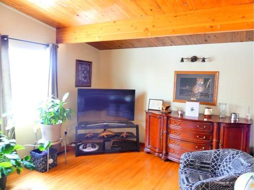 3739 Glenbrook Drive Sw, Calgary, AB - Indoor Photo Showing Living Room