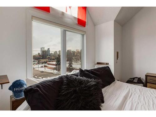 1409 22 Avenue Sw, Calgary, AB - Indoor Photo Showing Bedroom